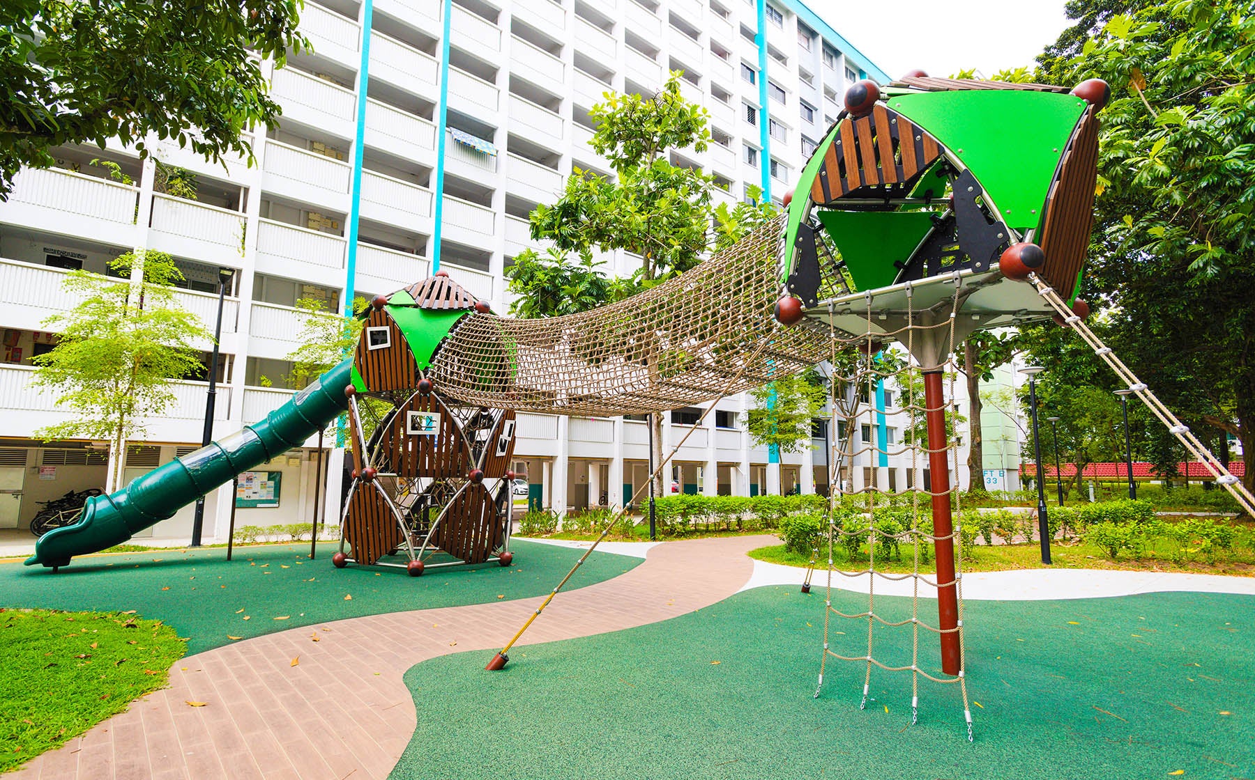 Berliner playground at Yishun Avenue 6 features a sturdy rope ladder, tunnel bridge, and an exciting tunnel slide.