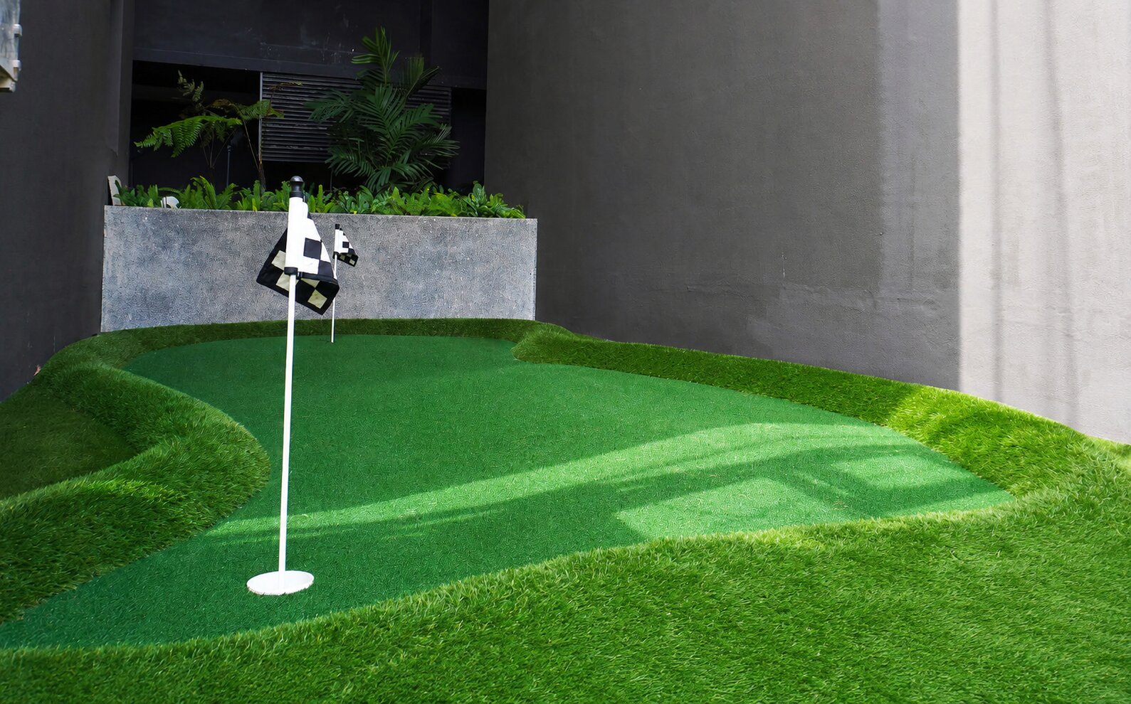 Artificial turf recreation area designed for mini golf and casual outdoor family-friendly activities.