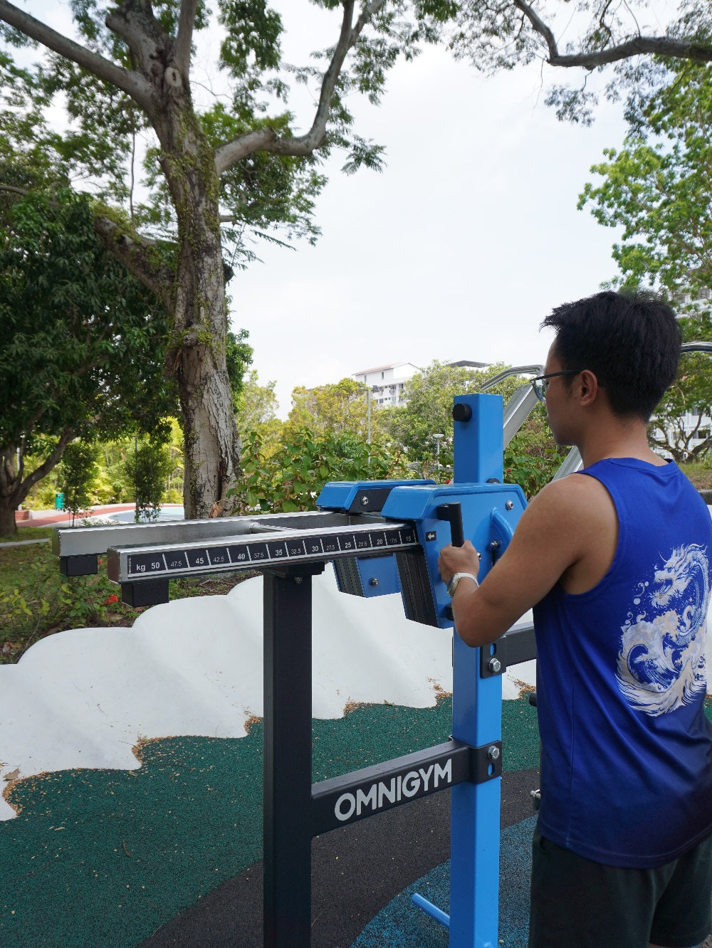 Omnigym outdoor fitness equipment combines durability, adjustable resistance and ergonomic design for all users.