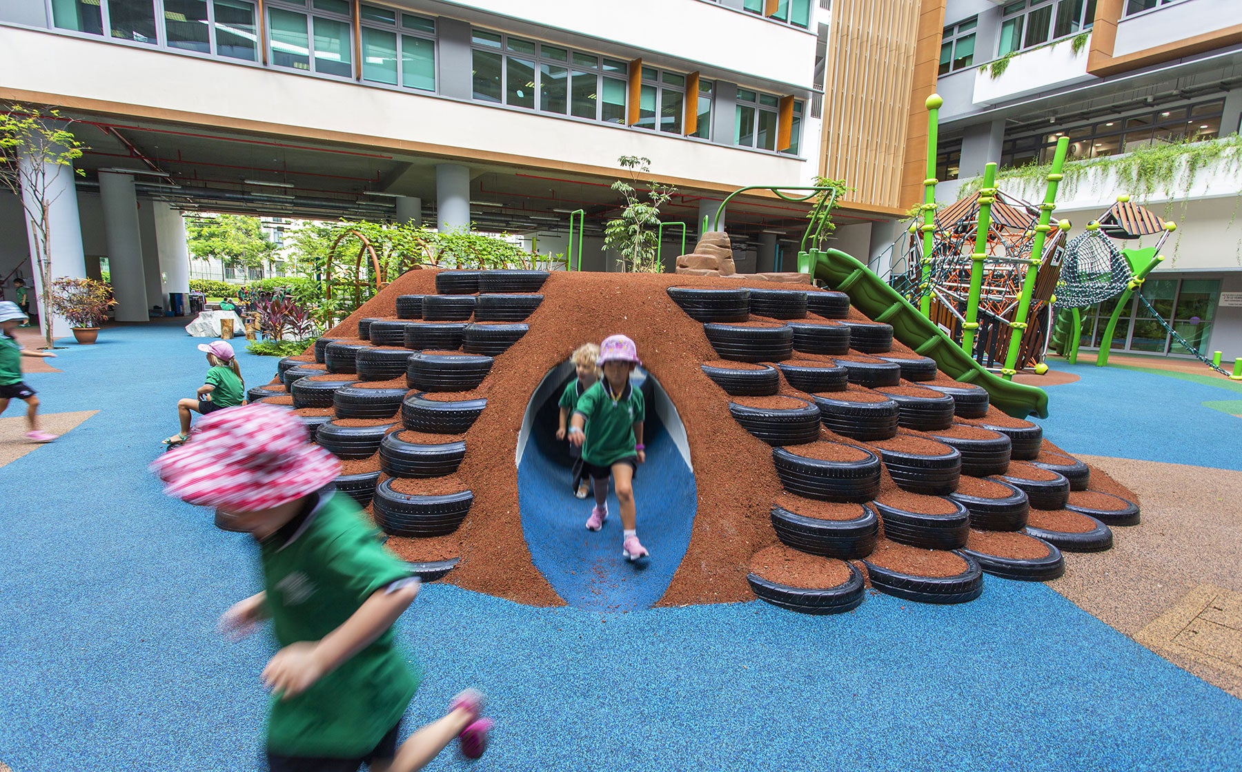 This playground features a tunnel and climbing steps, offering children an adventurous experience.