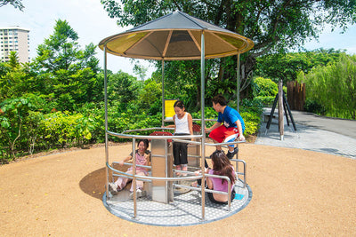 This merry-go-round allows children to have fun while enjoying the spinning motion and dizzying effect.