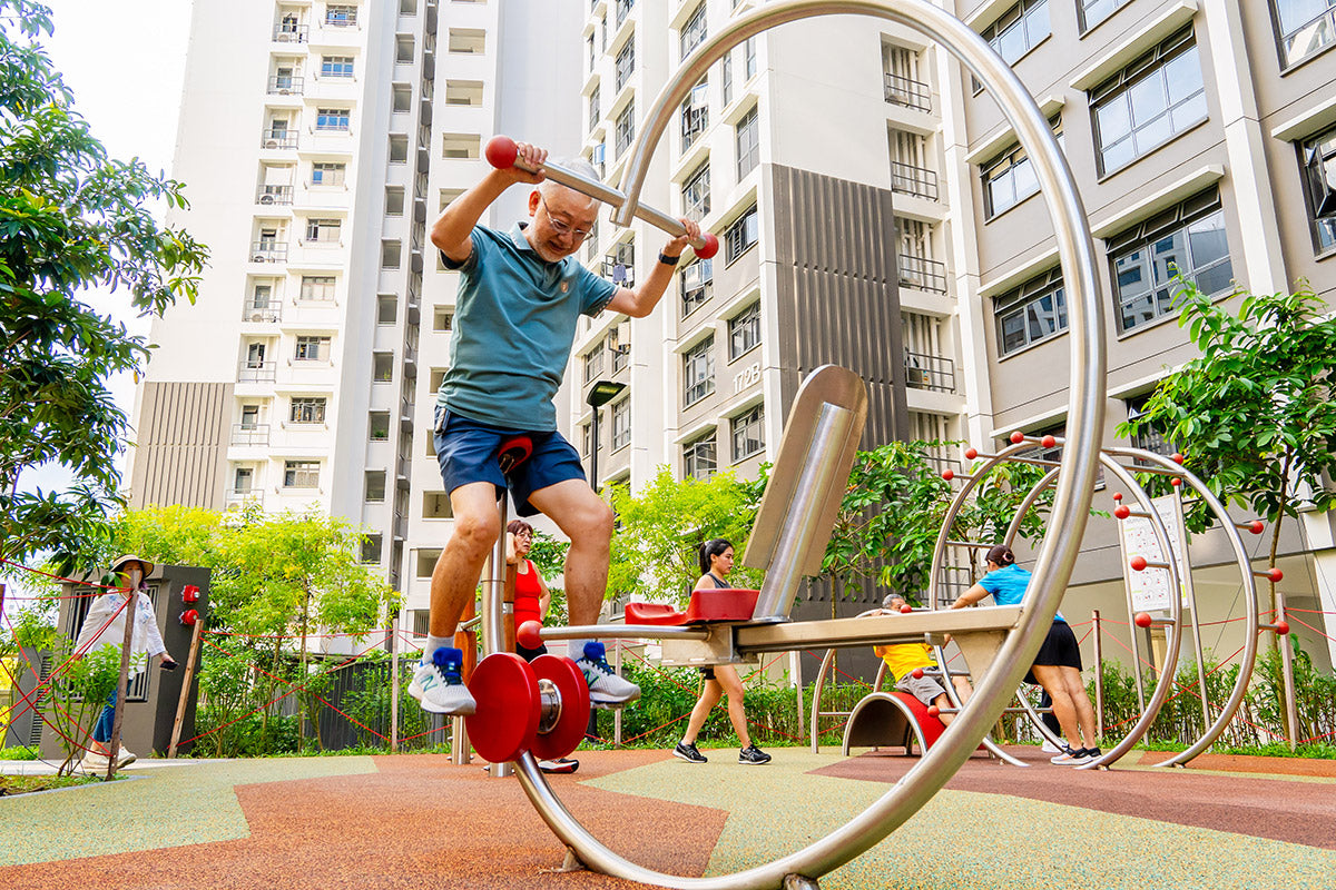 Man using Stilum fitness equipment, engaging upper body muscles, promoting healthy living and active lifestyle.