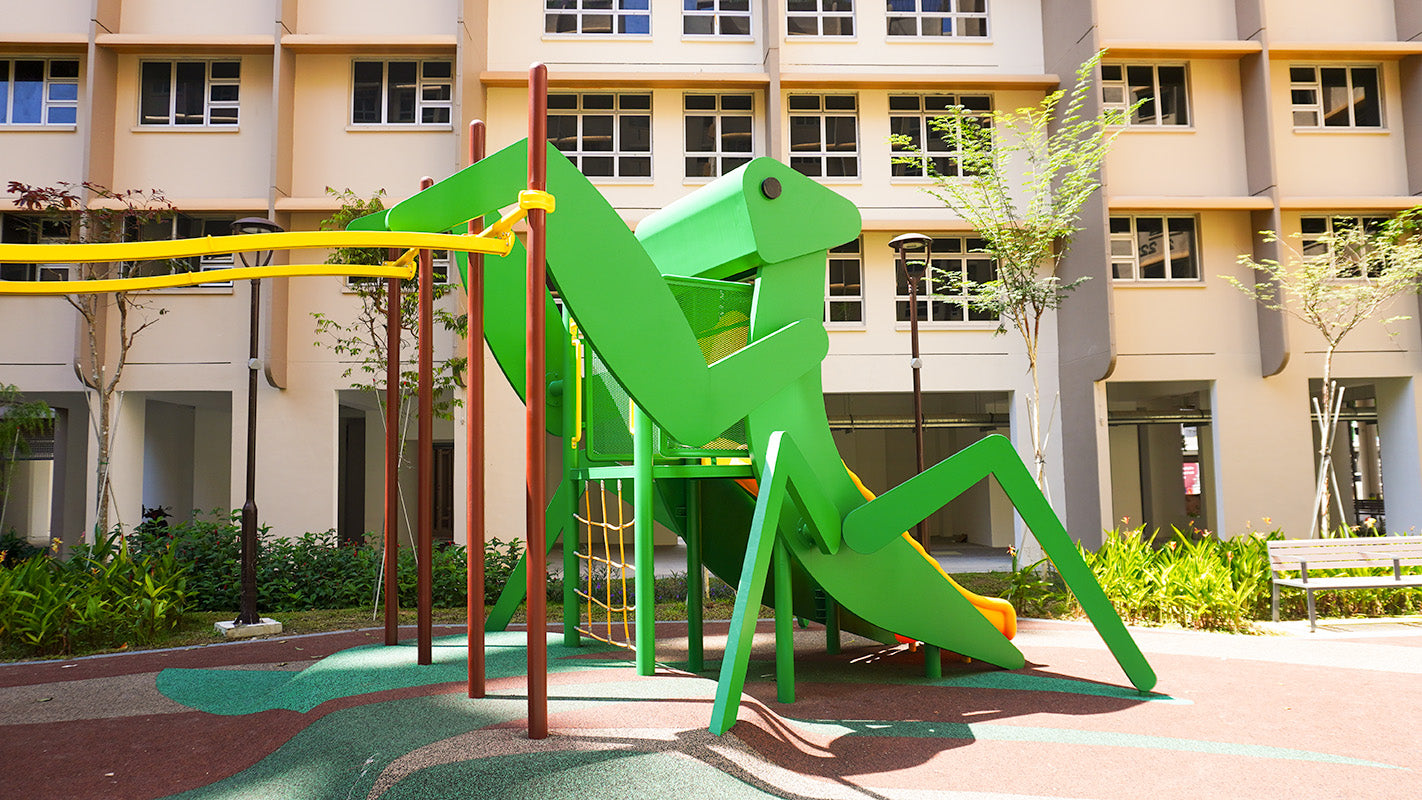 This design features a praying mantis structure linked to a leaf-shaped play area through an exciting roll glider.