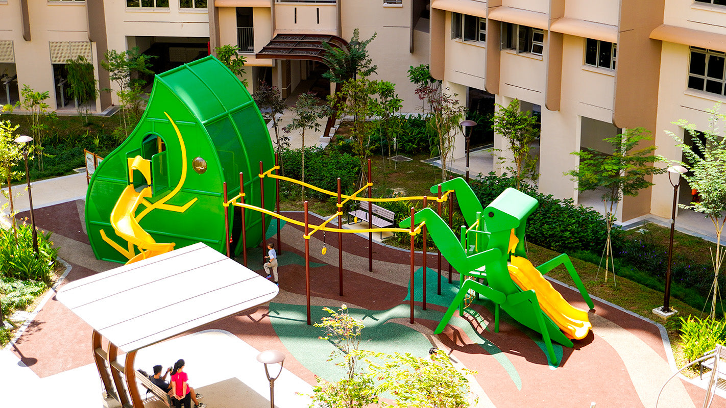 This design features a praying mantis structure that links to a leaf-shaped play area via an exciting roll glider.