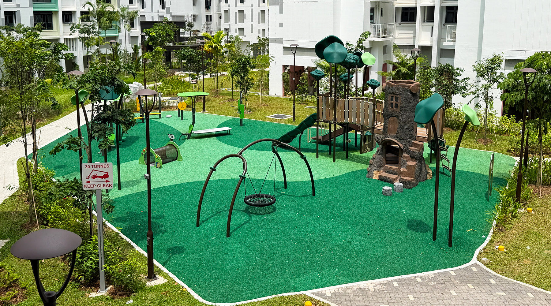Tengah Parc Clover integrates playground and fitness areas seamlessly to support active, multi-generational play.