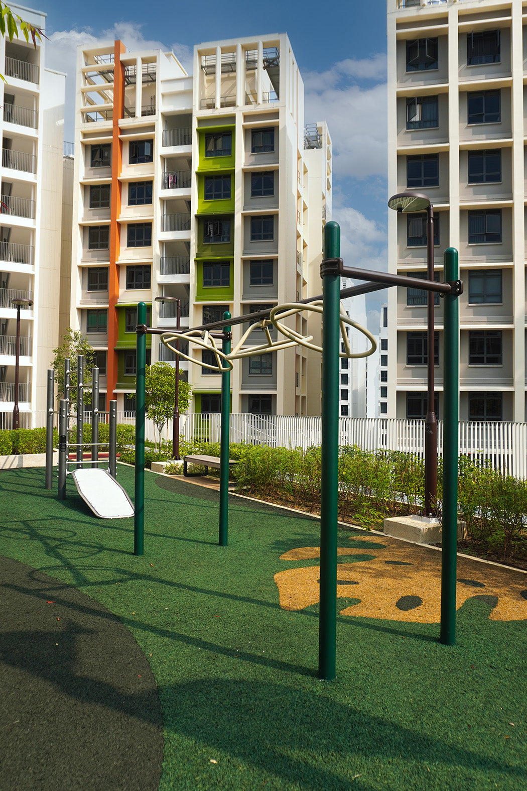 Parc Residences fitness station features a steering wheel climbing bar that supports strength training and active fitness.
