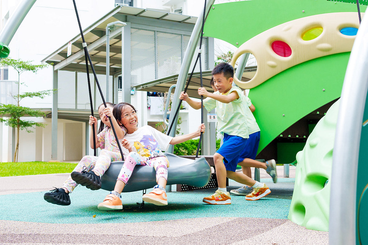 ishun Glen playground swing set designed for multiple children to enjoy shared fun and social play.